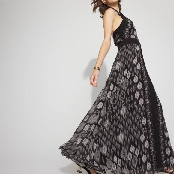 *NWT* White House Black Market Ikat Print Halter Maxi Dress  Size 4 - Picture 4 of 10